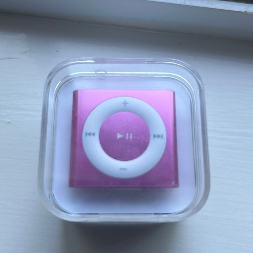 4th Generation Apple iPod Shuffle 2GB Pink Model A1373 New and Sealed!